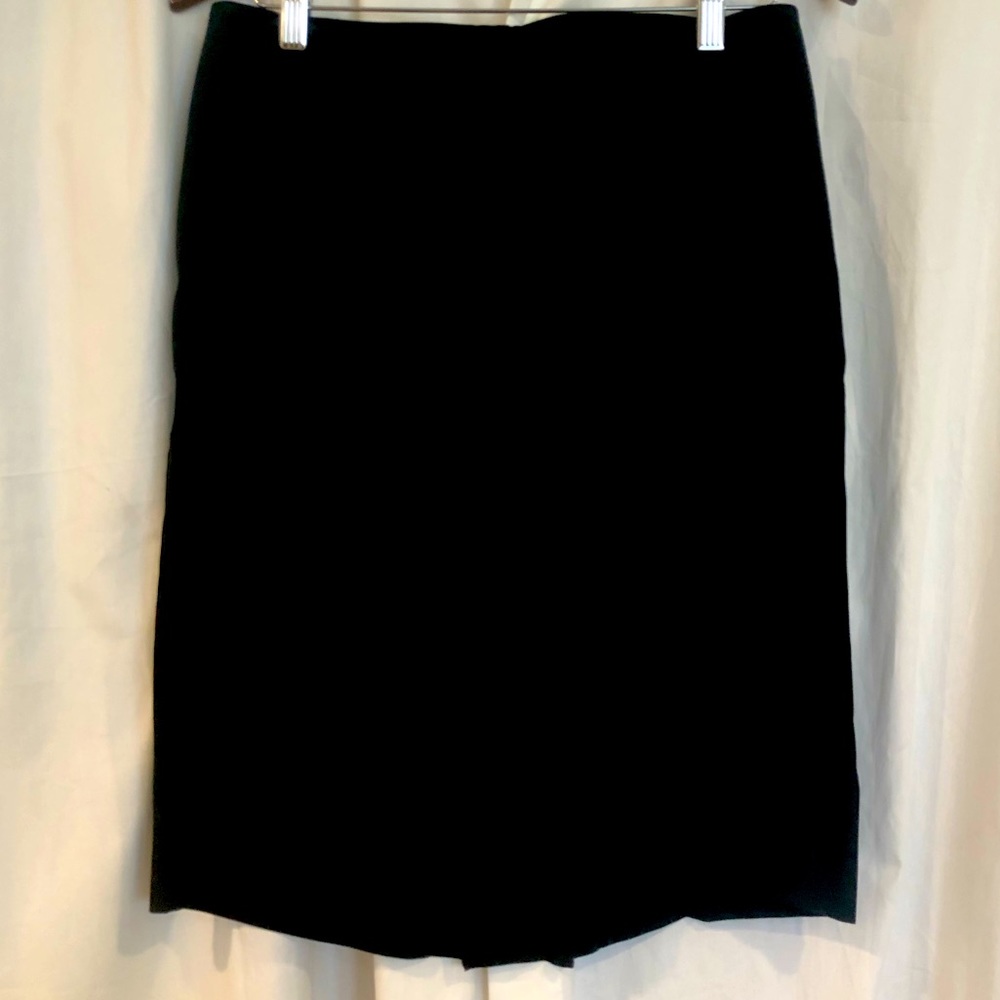 Anne Taylor black pencil skirt.